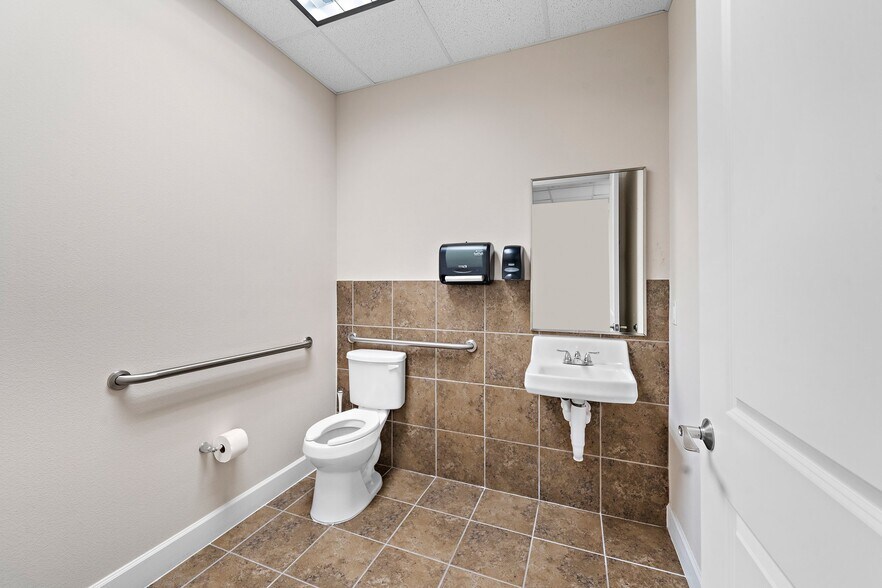 More Photos Of 440 Cobia Dr, Katy Medical For Sale