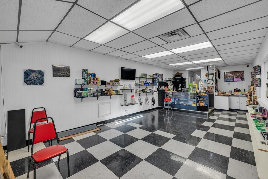 More Photos Of 101 S Main Street, Spavinaw Restaurant For Sale