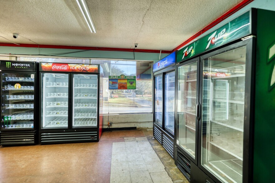 More Photos Of 247 Cannon Dr, Social Circle Restaurant For Sale