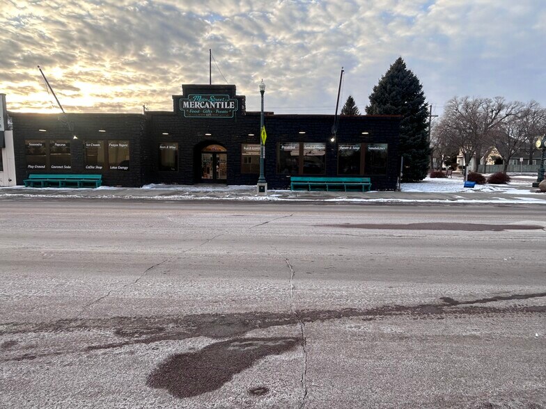 Primary Photo Of 615 N Main St, Mitchell General Retail For Sale