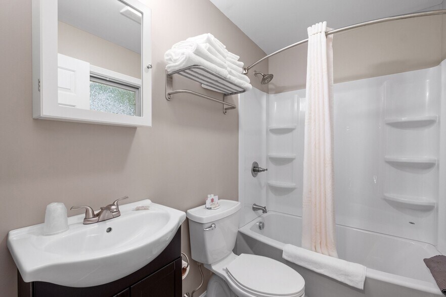 More Photos Of 291 Endicott St N, Laconia Hotel For Sale