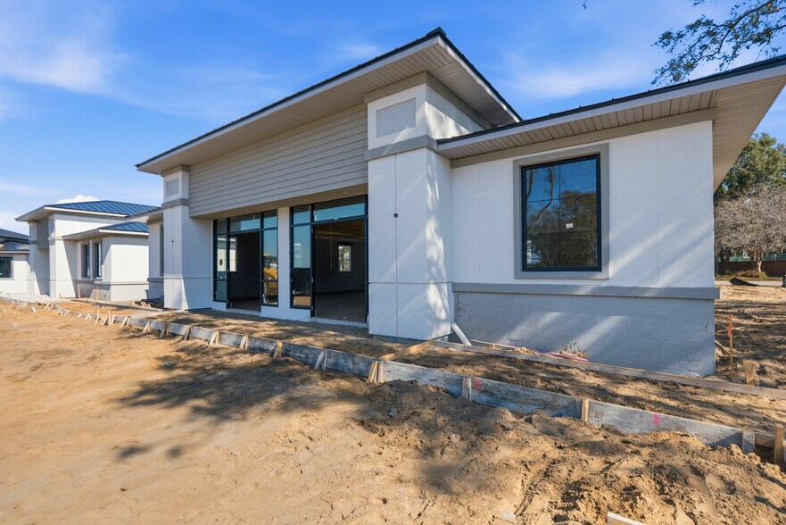 More Photos Of 124 Southern Railway, Oakland Office For Lease