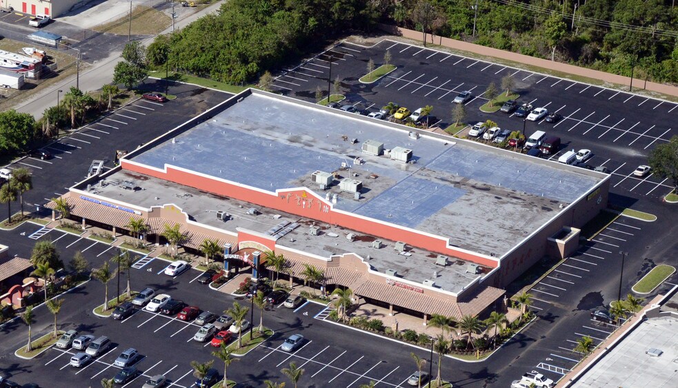 More Photos Of 1638 SE Federal Hwy, Stuart Unknown For Lease