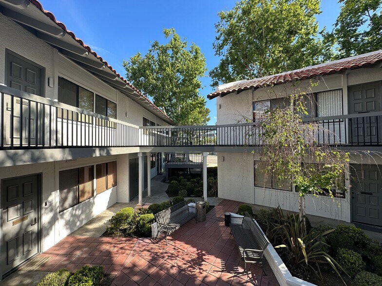 More Photos Of 1820 W Orangewood Ave, Orange Office For Lease