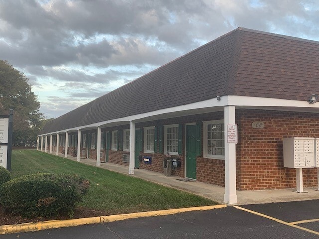 More Photos Of 809 Live Oak Dr, Chesapeake Light Distribution For Lease