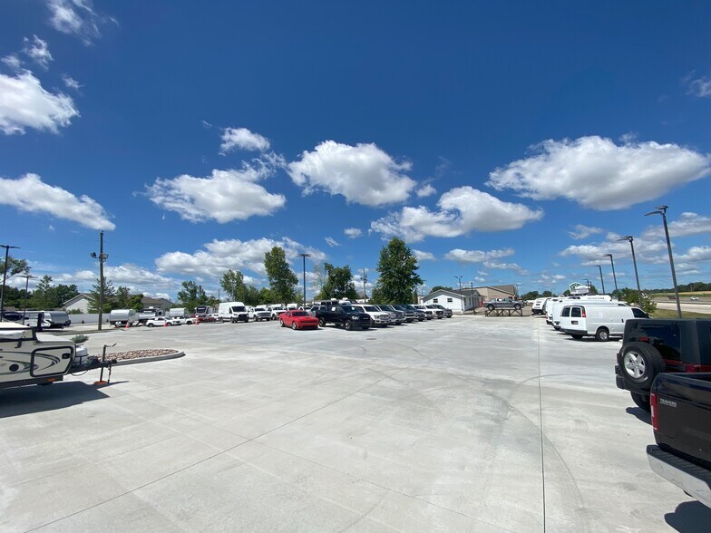 More Photos Of 12542 Veterans Memorial Pky, Wentzville Auto Dealership For Lease