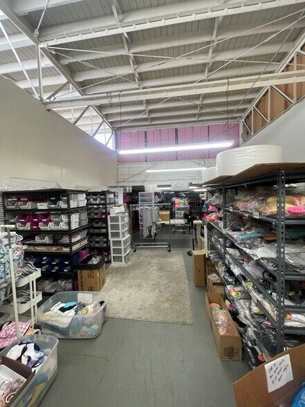 More Photos Of 851 E 60th St, Los Angeles Warehouse For Sale
