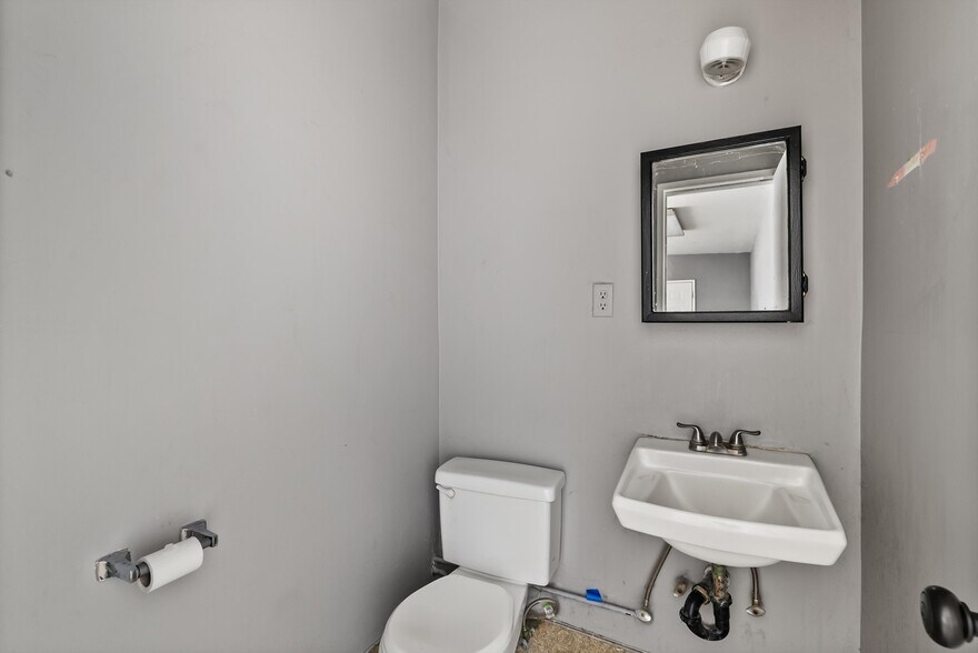 More Photos Of 2329-2335 W Sequoia Ave, Anaheim General Retail For Sale