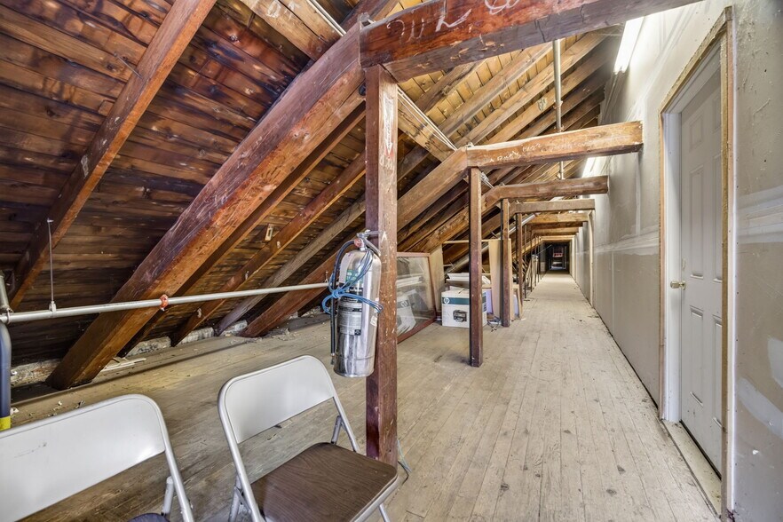 More Photos Of 420 Park St, Housatonic Flex For Sale