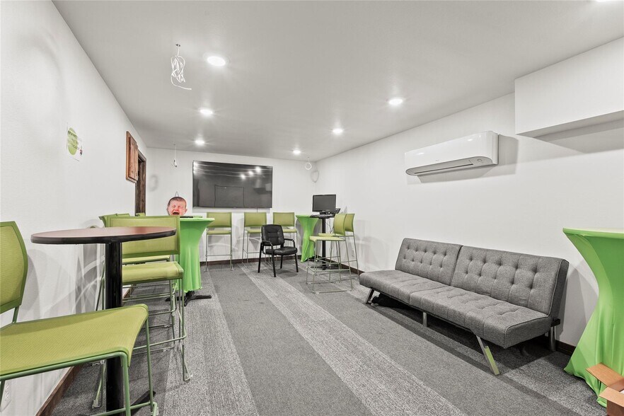 More Photos Of 600-608 FM 981, Blue Ridge Warehouse For Sale