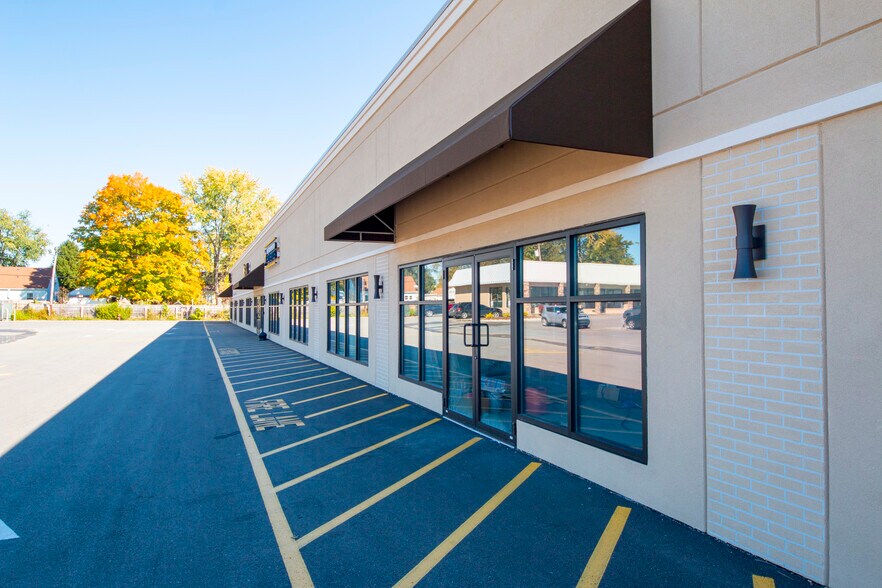 More Photos Of 2612 Charlestown Rd, New Albany Unknown For Lease