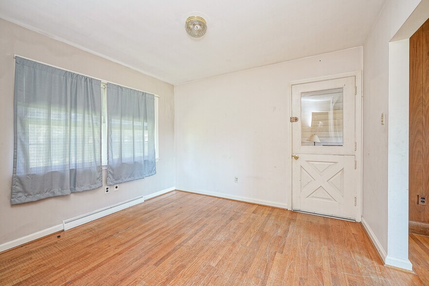 More Photos Of 73 Berlin Cross Keys Rd, Williamstown Specialty For Sale