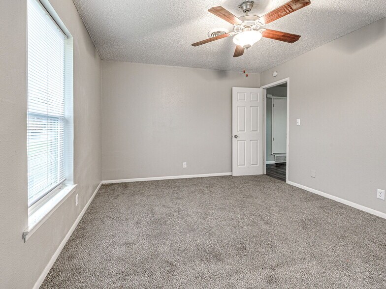 More Photos Of 1220 SE 9th St, Pryor Apartments For Sale