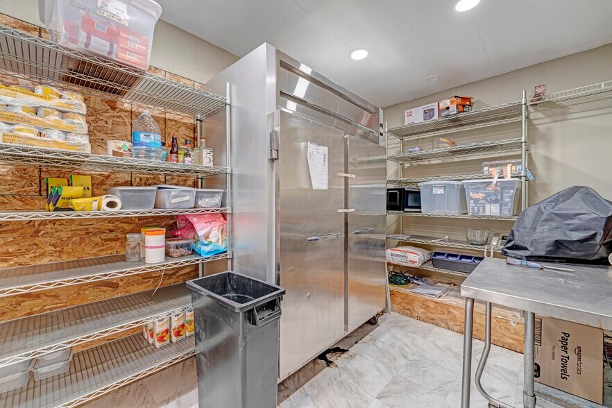 More Photos Of 122 W Main St, Florence Storefront For Sale