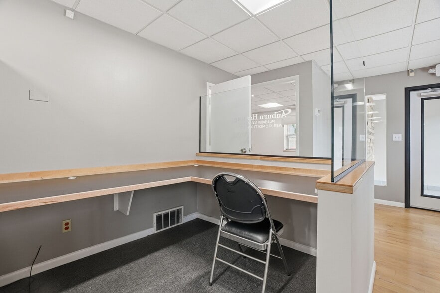 More Photos Of 16821 Park Circle Dr, Chagrin Falls Office For Sale