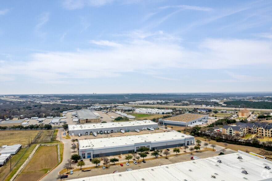 More Photos Of 8024 Exchange Dr, Austin Distribution For Lease