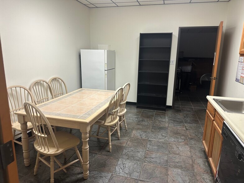 More Photos Of 10742-10752 Noel St, Los Alamitos Light Manufacturing For Lease