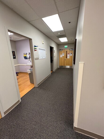 More Photos Of 24076 SE Stark St, Gresham Medical For Lease