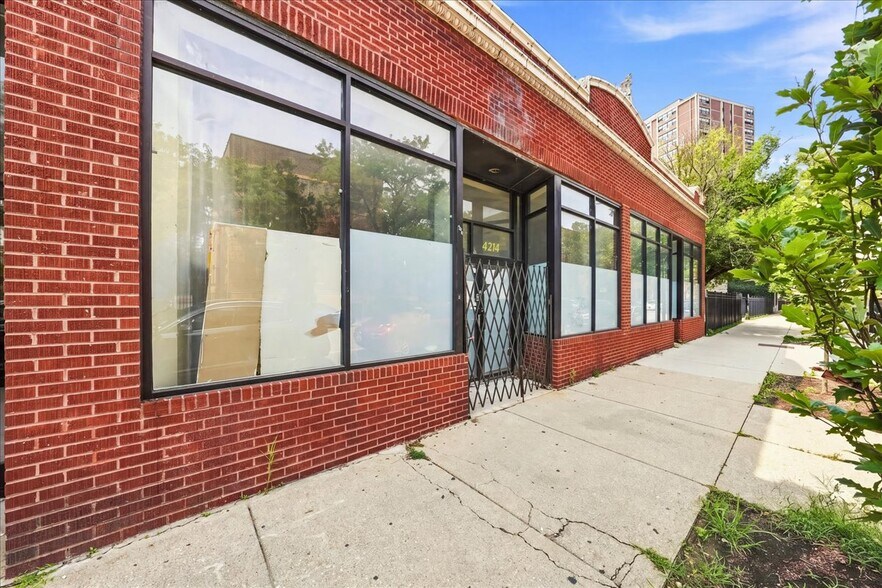 More Photos Of 4200-4220 Broadway St, Chicago Storefront Retail Residential For Lease