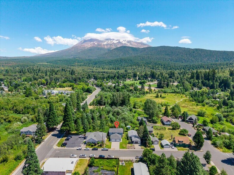 More Photos Of 416 Alder St, Mount Shasta Apartments For Sale
