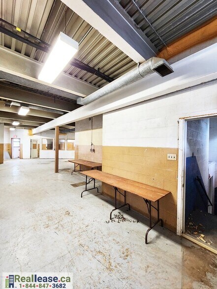 More Photos Of 37 E Victoria St, North Huron Sports And Entertainment For Lease