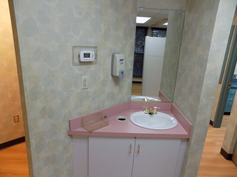 More Photos Of 111 Simsbury Rd, Avon Medical For Lease