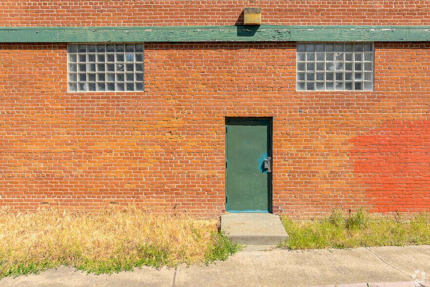 More Photos Of 3258 Stockton Blvd, Sacramento Unknown For Lease