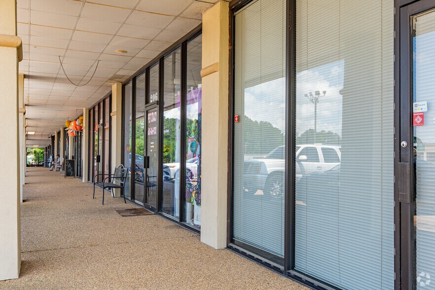 More Photos Of 5750 I 55 South, Byram Storefront For Sale