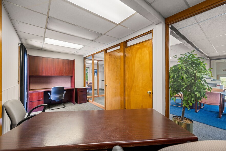 More Photos Of 6351 Transit Rd, Lancaster Office For Sale