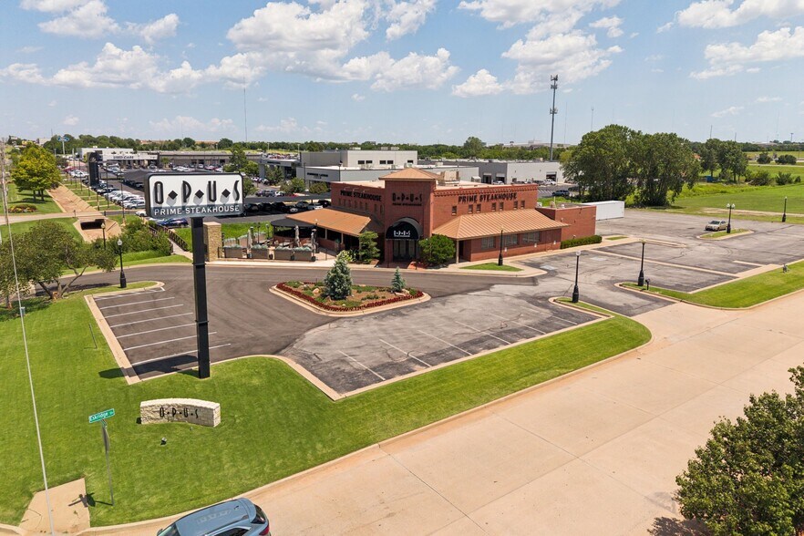 Primary Photo Of 800 W Memorial Rd, Oklahoma City Restaurant For Sale
