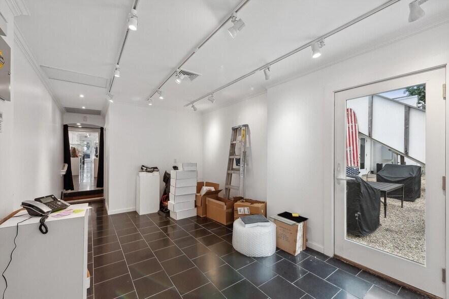 More Photos Of 60 Jobs Ln, Southampton Storefront For Lease