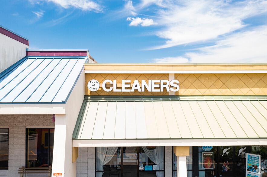 More Photos Of 935 N Beneva Rd, Sarasota Unknown For Lease