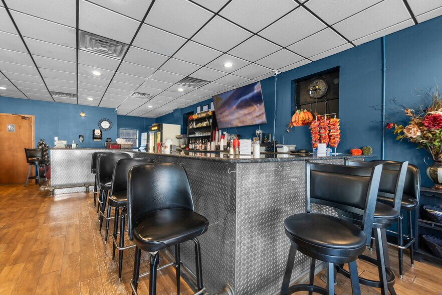 More Photos Of 25 W Tywappity St, Benton Restaurant For Sale