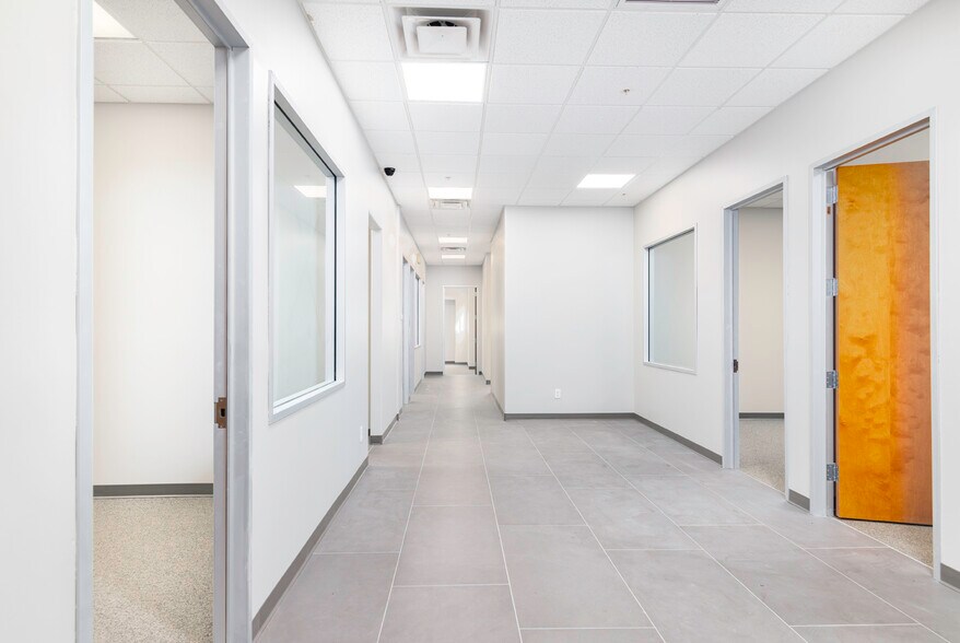 More Photos Of 10575 N 114th St, Scottsdale Office For Sale