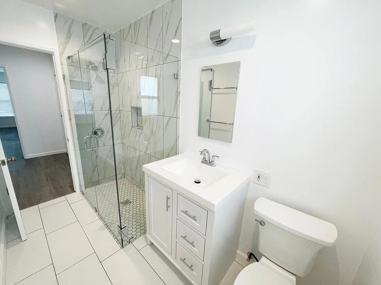 More Photos Of 2114 Montana Ave, Santa Monica Apartments For Sale