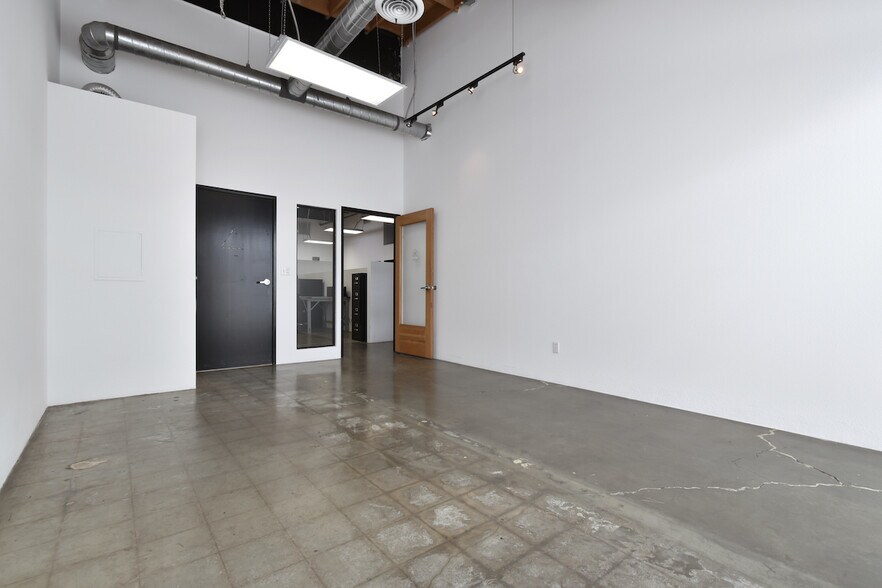 More Photos Of 1738-1740 Cordova St, Los Angeles Showroom For Lease