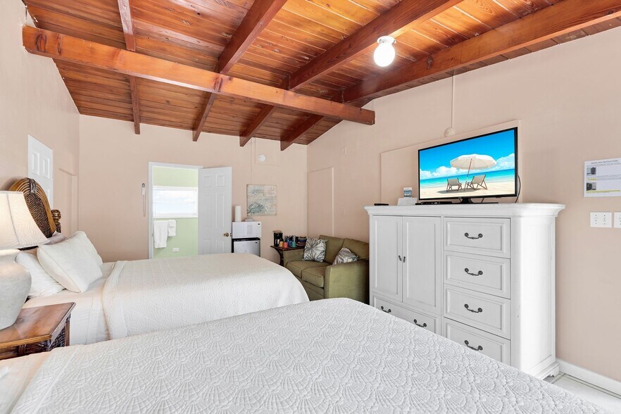 More Photos Of 243 61st St, Marathon Hotel For Sale