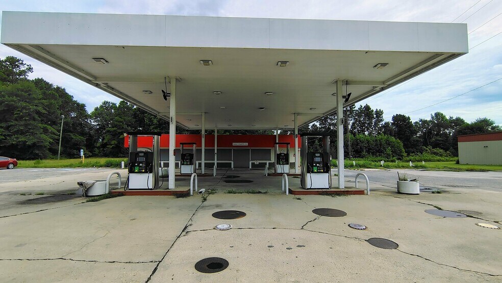 More Photos Of 526 Aberdeen Rd, Raeford Service Station For Sale