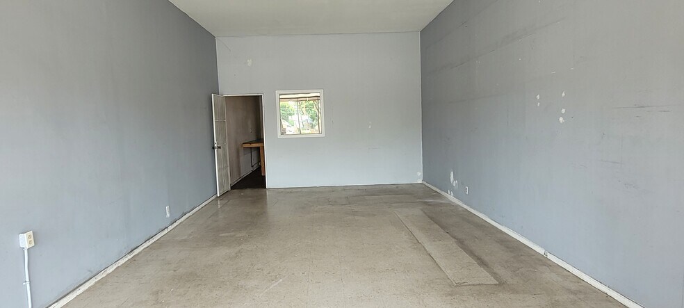 More Photos Of 6184 Atlantic Ave, Long Beach Storefront For Sale