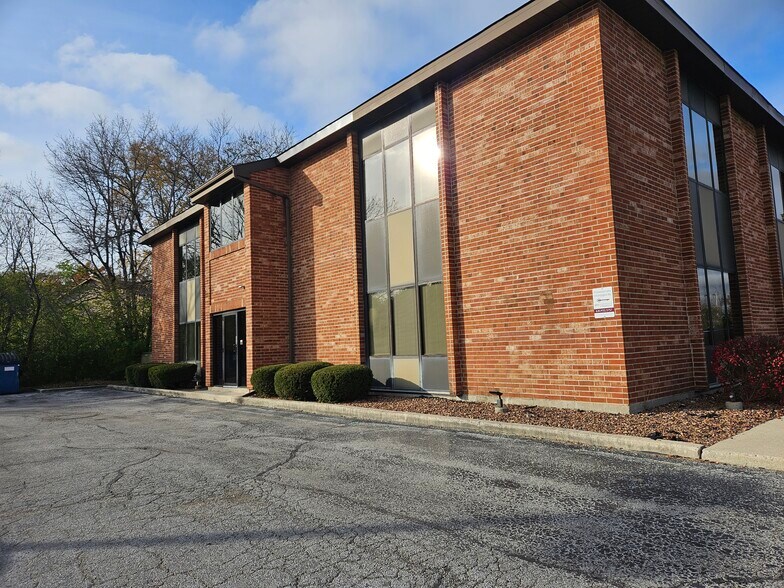 More Photos Of 19150 S Kedzie Ave, Flossmoor Office For Lease