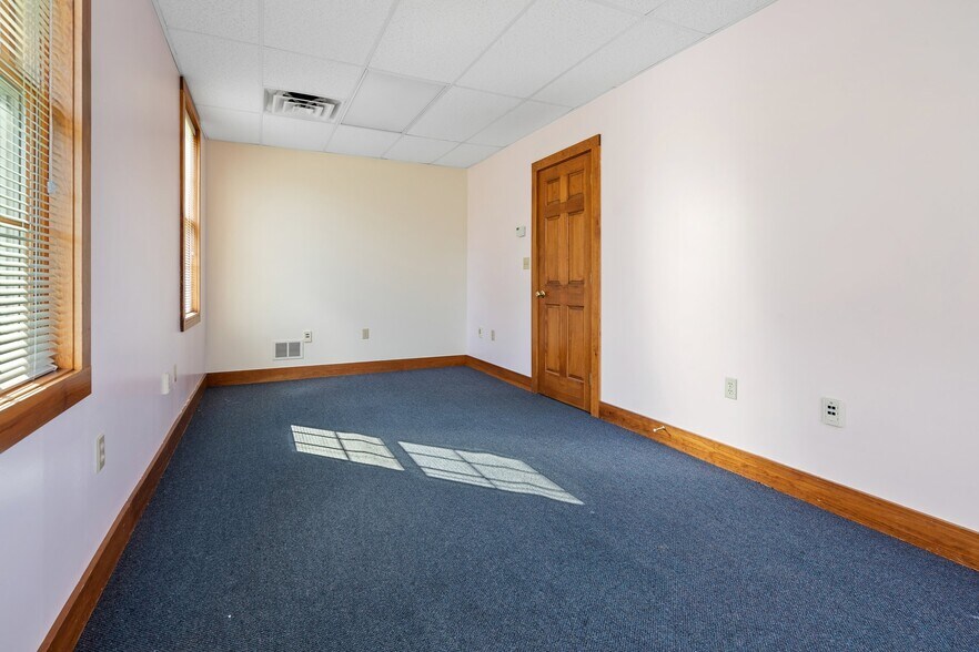 More Photos Of 41 Liberty Hill Rd, Henniker Medical For Sale