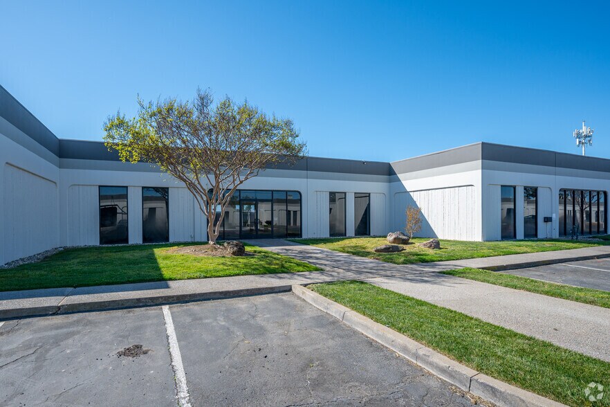 More Photos Of 7000 Franklin Blvd, Sacramento Distribution For Lease