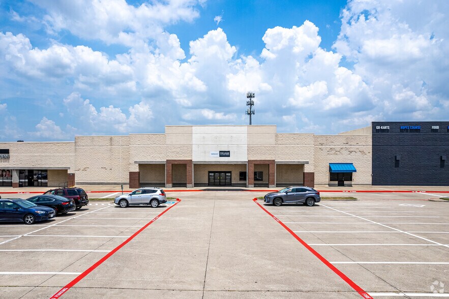 More Photos Of 2420 S Stemmons Fwy, Lewisville Unknown For Lease