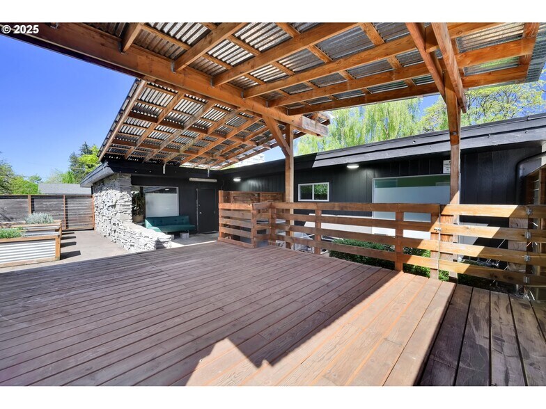 More Photos Of 1413 Charnelton St, Eugene Office For Sale