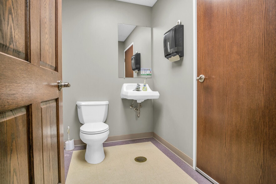 More Photos Of 5308 Parklane Pl, Kearney Office For Sale