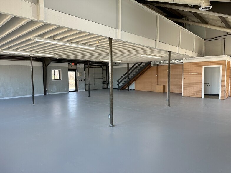 More Photos Of 905 Pyott Rd, Crystal Lake Showroom For Lease