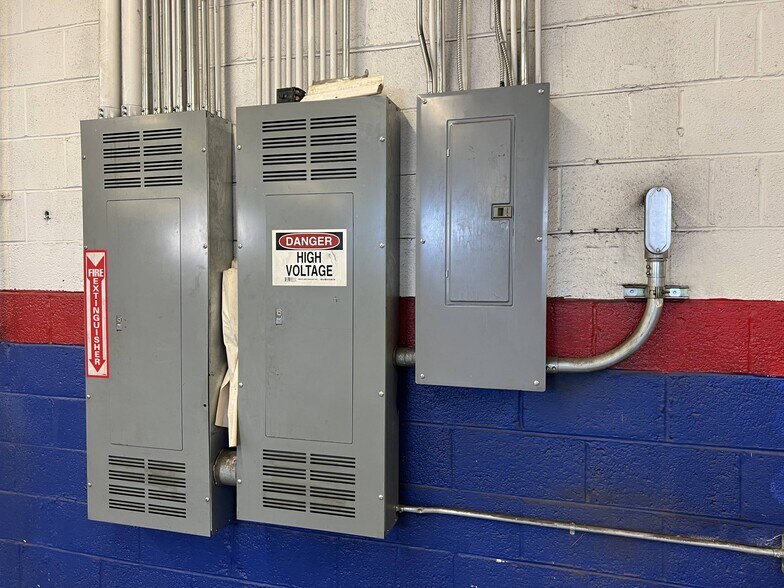 More Photos Of 60 E Rock St, Harrisonburg Light Distribution For Sale