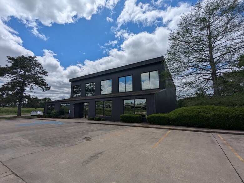 More Photos Of 7945 Eastex Fwy, Beaumont Office For Sale