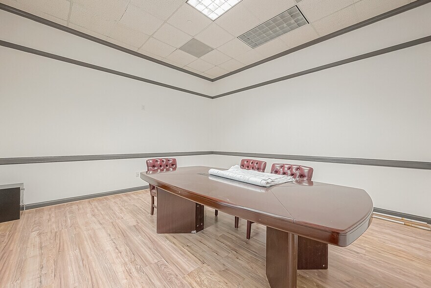 More Photos Of 13111 Westheimer Rd, Houston Office For Sale