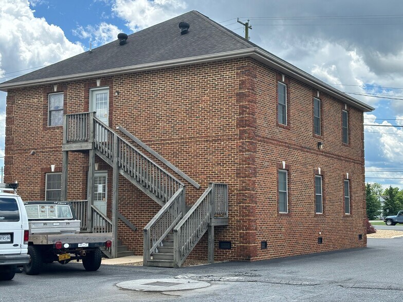 More Photos Of 1020 Jefferson Hwy, Staunton Office For Sale